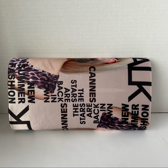 Women's Clutch Bag With Detachable Chain - Picture 4 of 10